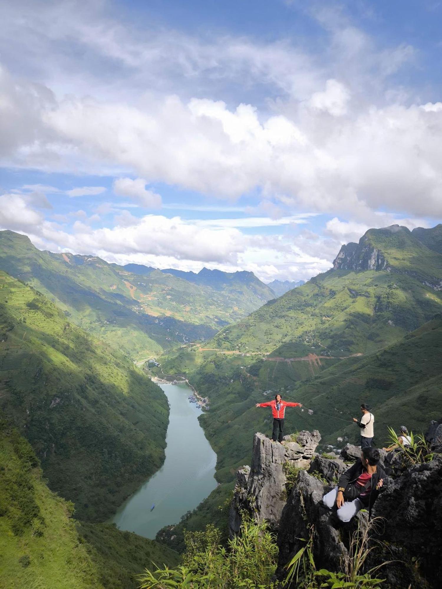Ha Giang Lotus Hostel Motorbikes Tours 외부 사진